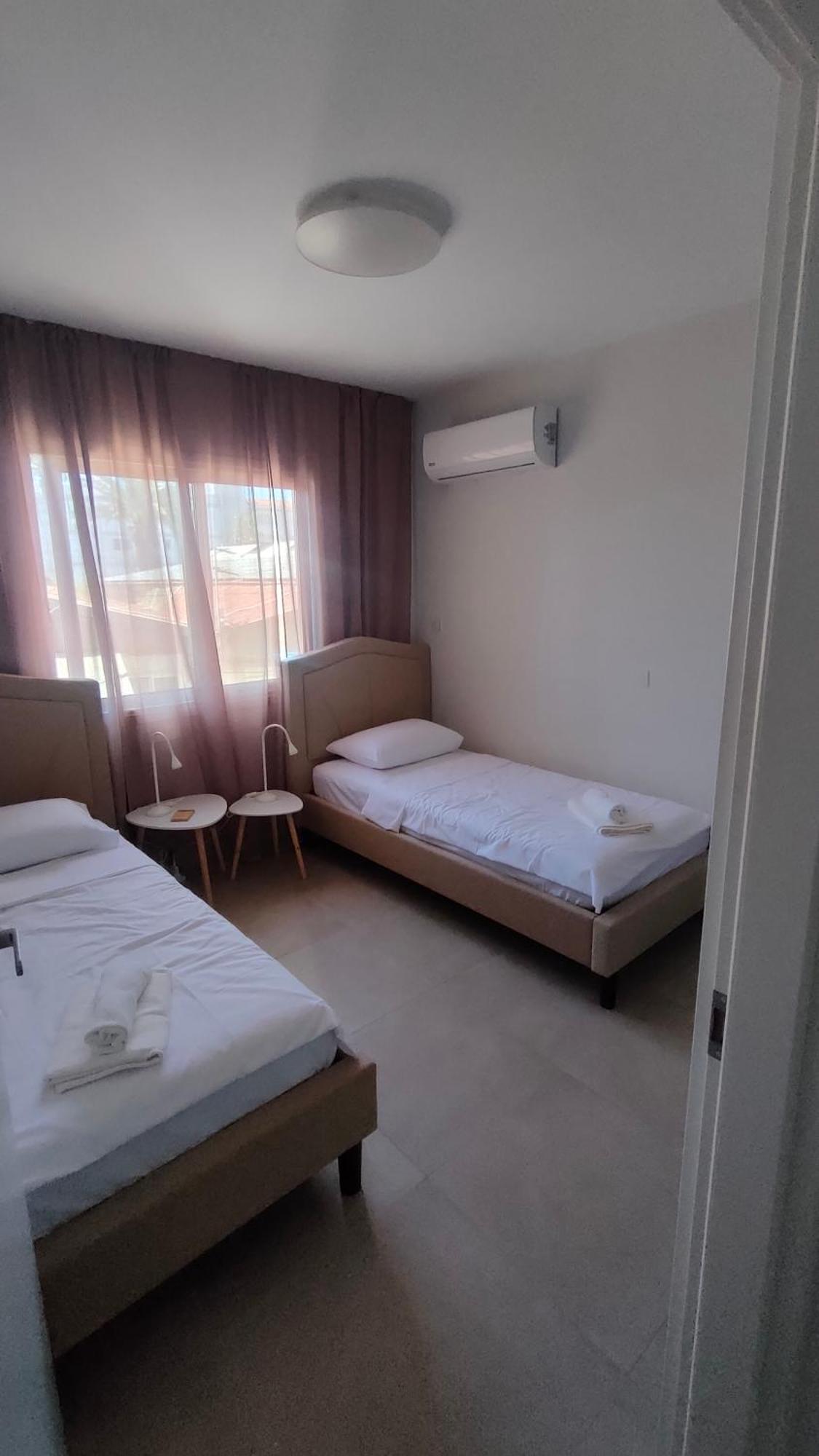 Two Bedroom Apartment With Pool Paphos Exterior photo