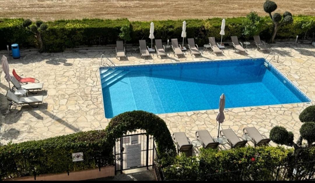 Two Bedroom Apartment With Pool Paphos Exterior photo